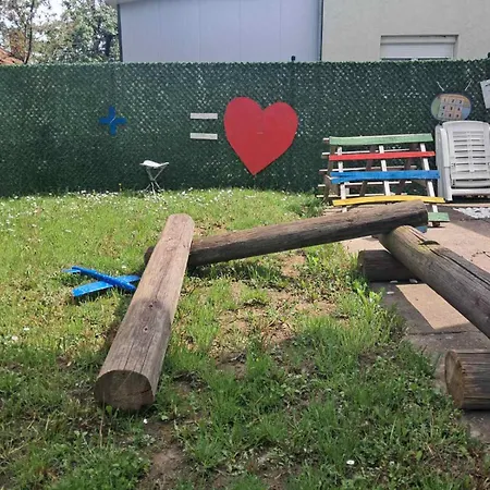 Mitrovica Kuca דירה *