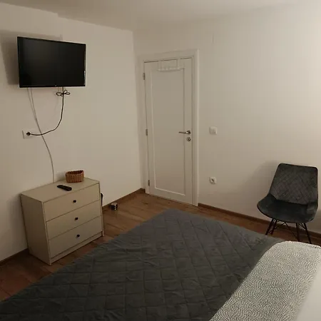 Mitrovica Kuca * Аранделовац