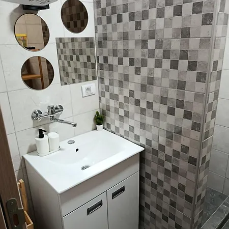 Mitrovica Kuca Апартаменты Аранделовац